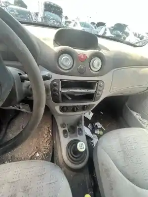 Veicolo di demolizione citroen c3 1.4 hdi (68 cv) 1.4 hdi dell'anno 2001 alimentato 8hx dv4td