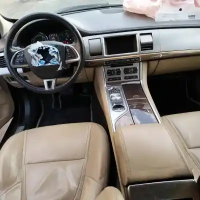 Veículo de Sucata jaguar xf i (x250) 2.2 d do ano 2012 alimentado 