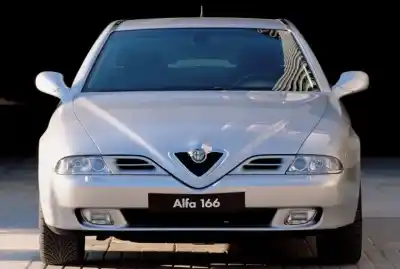 Veículo de Sucata ALFA ROMEO 166 2.4 JTD CAT do ano 2000 alimentado AR34202