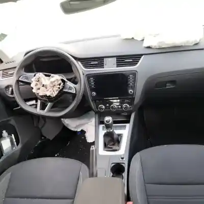 Veículo de Sucata skoda octavia combi (nx5) 2.0 tdi do ano 2020 alimentado dffa