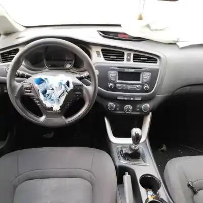 Veicolo di demolizione kia cee´´d 1.4 crdi cat dell'anno 2013 alimentato d4fc