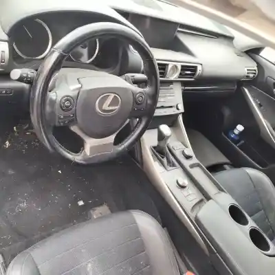 Veículo de Sucata lexus is 300h do ano 2016 alimentado arfse