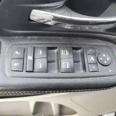 Sloopvoertuig lancia voyager (404) platinum van het jaar 2014 aangedreven vm25d