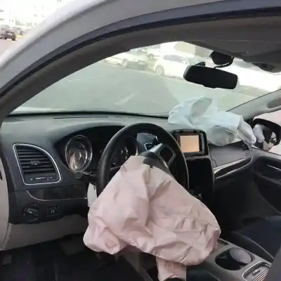 Sloopvoertuig lancia voyager (404) platinum van het jaar 2014 aangedreven vm25d