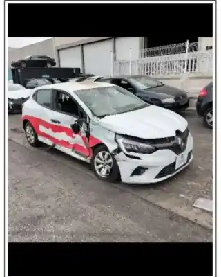 Veículo de Sucata RENAULT CLIO V 1.5 BLUE dCi Diesel FAP do ano 2021 alimentado K9K872