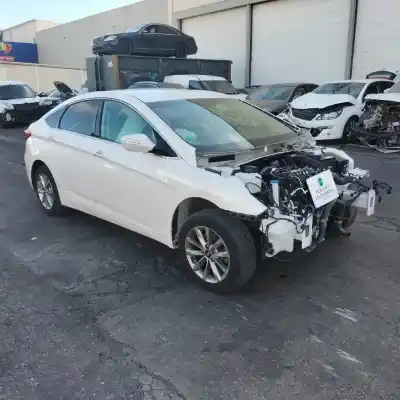 Veicolo di demolizione HYUNDAI I40 1.7 CRDi CAT dell'anno 2015 alimentato D4FD