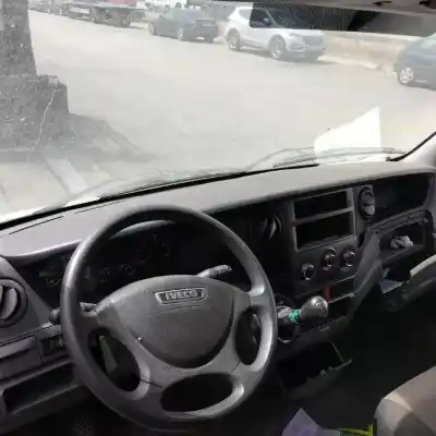 Veículo de Sucata iveco 35s13 furgon caja cerrada do ano 2014 alimentado f1ae3481