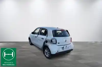 Здавання транспортного засобу smart forfour ev eq 17.6 kwh року 2019 потужний 780997