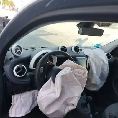 Здавання транспортного засобу smart forfour ev eq 17.6 kwh року 2019 потужний 780997