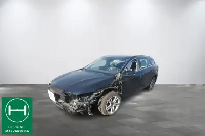 Scrapping Vehicle VOLVO V60 II (225) B4 MILD-HYBRID of the year 2017 powered D87PHEV