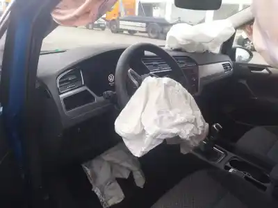 Veículo de Sucata volkswagen touran (5t1) 2.0 tdi do ano 2023 alimentado dtrc