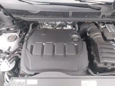 Veículo de Sucata volkswagen touran (5t1) 2.0 tdi do ano 2023 alimentado dtrc