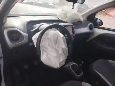 Veículo de Sucata toyota aygo (_b4_) 1.0 (kgb40) do ano 2015 alimentado 1kr-fe