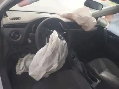 Veículo de Sucata toyota auris (_e18_) 1.8 hybrid (zwe186_) do ano 2016 alimentado 2zr-fxe