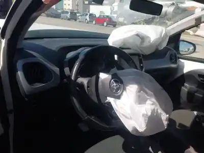 Veículo de Sucata toyota aygo (_b4_) 1.0 (kgb40) do ano 2016 alimentado 1kr-fe