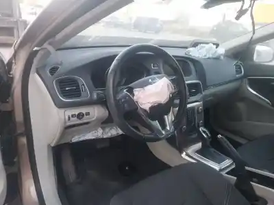 Здавання транспортного засобу volvo v40 fastback (525) d2 року 2014 потужний d 4162 t