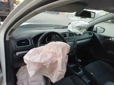 Veículo de Sucata volkswagen golf vi (5k1) 1.6 tdi do ano 2011 alimentado cayc