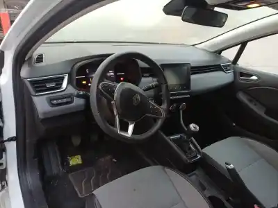 Scrapping Vehicle renault clio v (b7_) 1.5 blue dci 100 (b7ad) of the year 2024 powered k9k876