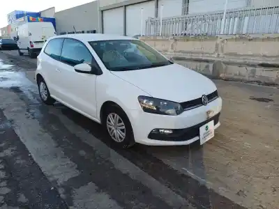 Véhicule à la ferraille VOLKSWAGEN POLO V (6R1, 6C1)  de l'année 2015 alimenté CUSA