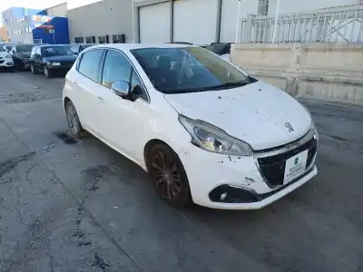 Véhicule à la ferraille PEUGEOT 208 I (CA_, CC_)  de l'année 2015 alimenté HMR (EB2FA),HMZ (EB2),HMZ (EB2F)