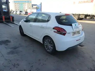 Sloopvoertuig peugeot 208 i (ca_, cc_) 1.2 vti 82 van het jaar 2015 aangedreven hmr (eb2fa),hmz (eb2),hmz (eb2f)