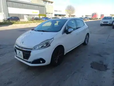 Sloopvoertuig peugeot 208 i (ca_, cc_) 1.2 vti 82 van het jaar 2015 aangedreven hmr (eb2fa),hmz (eb2),hmz (eb2f)