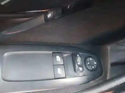 Veicolo di demolizione peugeot 208 i (ca_, cc_) 1.2 vti 82 dell'anno 2017 alimentato hm01