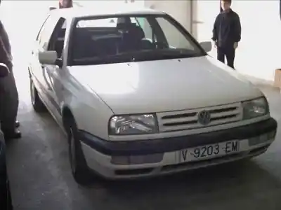 Vehículo de desguace VOLKSWAGEN VENTO (1H2) GL del año 1993 con motor AAZ