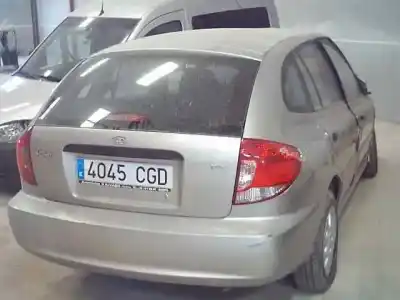 Veicolo di demolizione kia rio rs berlina dell'anno 2003 alimentato a3e