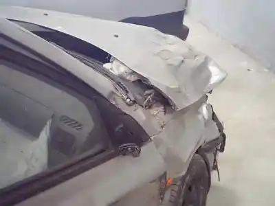 Veicolo di demolizione kia rio rs berlina dell'anno 2003 alimentato a3e