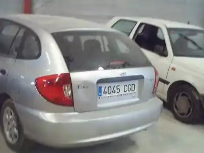 Veicolo di demolizione kia rio rs berlina dell'anno 2003 alimentato a3e