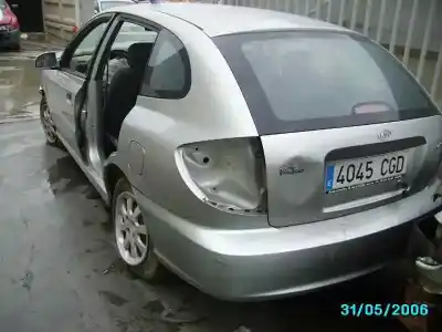 Veicolo di demolizione kia rio rs berlina dell'anno 2003 alimentato a3e