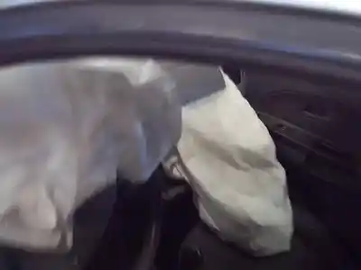 Veicolo di demolizione kia rio rs berlina dell'anno 2003 alimentato a3e