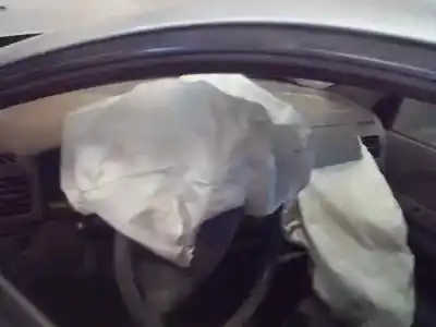 Veicolo di demolizione kia rio rs berlina dell'anno 2003 alimentato a3e