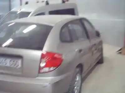 Veicolo di demolizione kia rio rs berlina dell'anno 2003 alimentato a3e