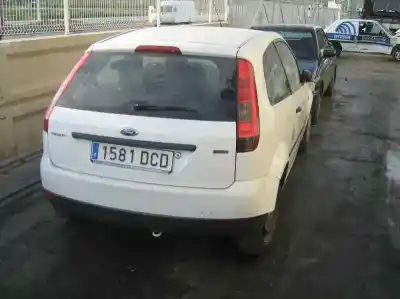 Veículo de Sucata ford fiesta (cbk) ghia do ano 2004 alimentado f6ja
