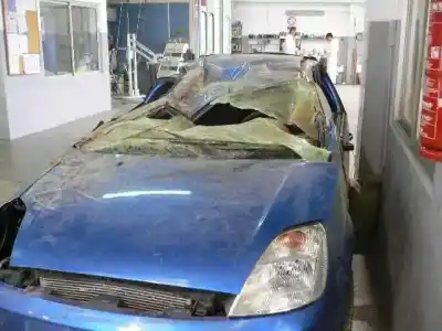 Veículo de Sucata ford fiesta (cbk) ghia do ano 2004 alimentado f6ja