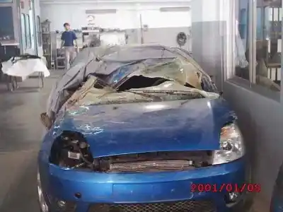 Veículo de Sucata ford fiesta (cbk) ghia do ano 2004 alimentado f6ja