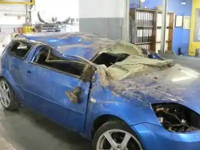 Veículo de Sucata ford fiesta (cbk) ghia do ano 2004 alimentado f6ja