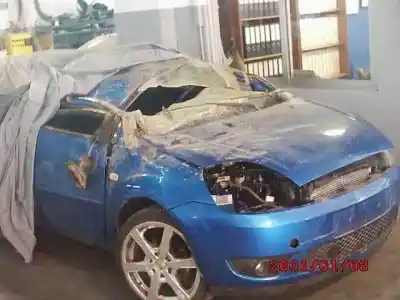 Veículo de Sucata ford fiesta (cbk) ghia do ano 2004 alimentado f6ja