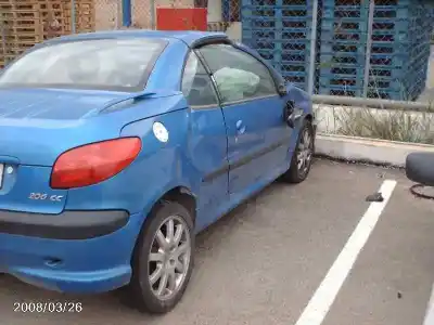 Veicolo di demolizione peugeot 206 cc cc dell'anno 2002 alimentato rfn