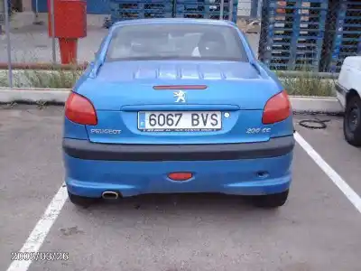 Veicolo di demolizione peugeot 206 cc cc dell'anno 2002 alimentato rfn