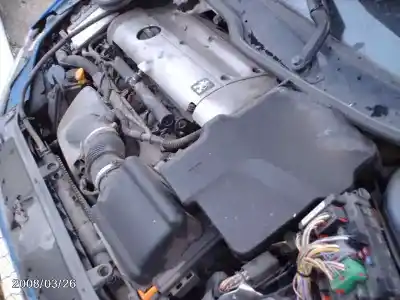 Veicolo di demolizione peugeot 206 cc cc dell'anno 2002 alimentato rfn