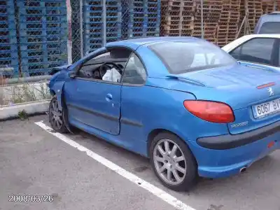 Veicolo di demolizione peugeot 206 cc cc dell'anno 2002 alimentato rfn