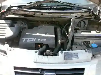 Veículo de Sucata seat alhambra (7v8) se do ano 2000 alimentado afn