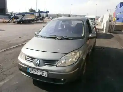 Veículo de Sucata RENAULT SCENIC II Confort Dynamique do ano 2004 alimentado F9Q812