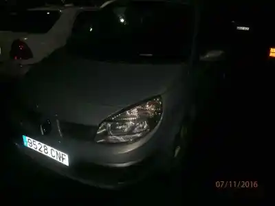 Veículo de Sucata RENAULT SCENIC II Confort Authentique do ano 2003 alimentado K9K D7