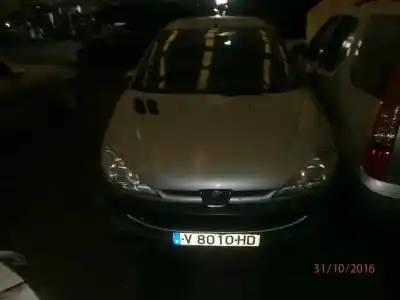 Sloopvoertuig PEUGEOT                                            206 BERLINA                                                                                                                                                                                                                                                XT                                                                                                                                                                                                                                                         van het jaar 2000 aangedreven WJZ