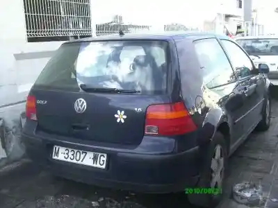 Veículo de Sucata volkswagen golf iv berlina (1j1) highline do ano 1998 alimentado akl