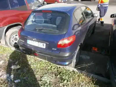 Véhicule à la ferraille peugeot                                            206 berlina                                                                                                                                                                                                                                                xr                                                                                                                                                                                                                                                         de l'année 1999 alimenté wjz